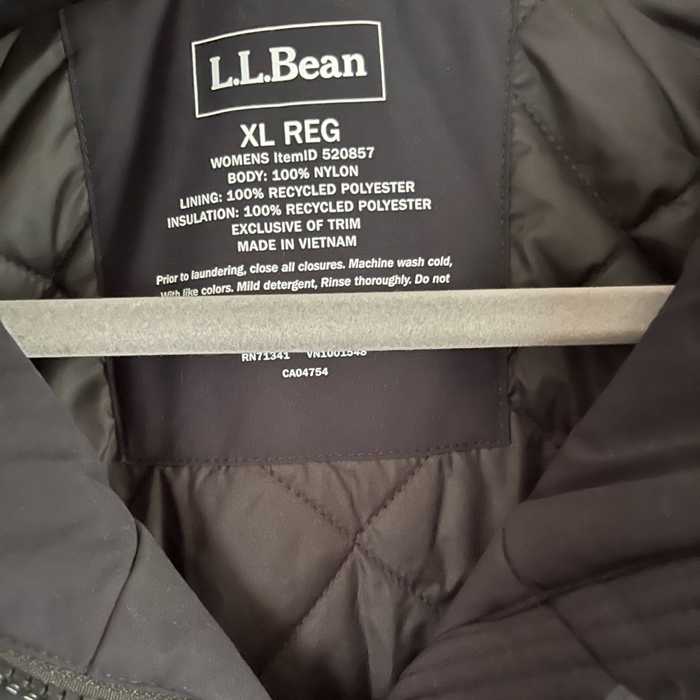 L.L. Bean Back Bay Insulated Jacket,XL - Picture 3 of 3